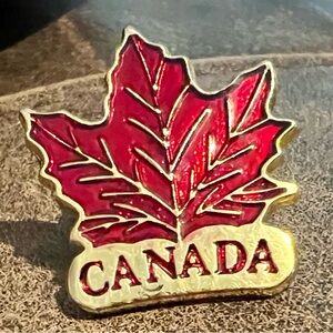 Vintage Canada Maple Leaf Canadian Travel Souvenir Enamel Lapel Hat Pin